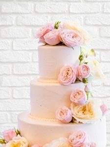ELEGANT WEDDING CAKE